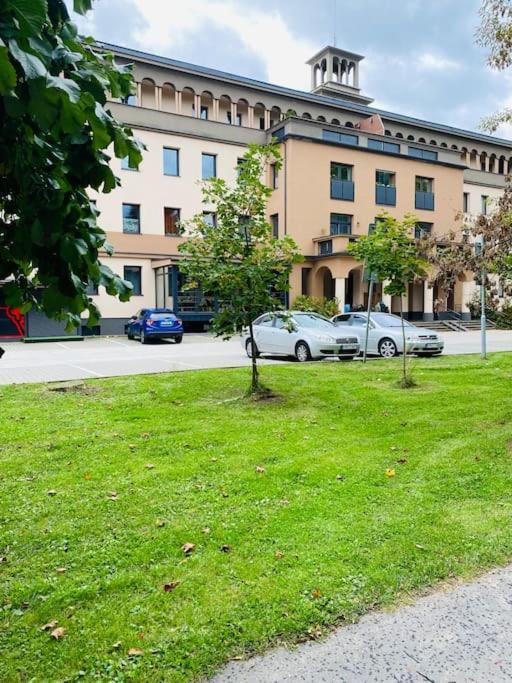 Residence Park Lovely Apartman With Private Parking Kysucke Nove Mesto Εξωτερικό φωτογραφία